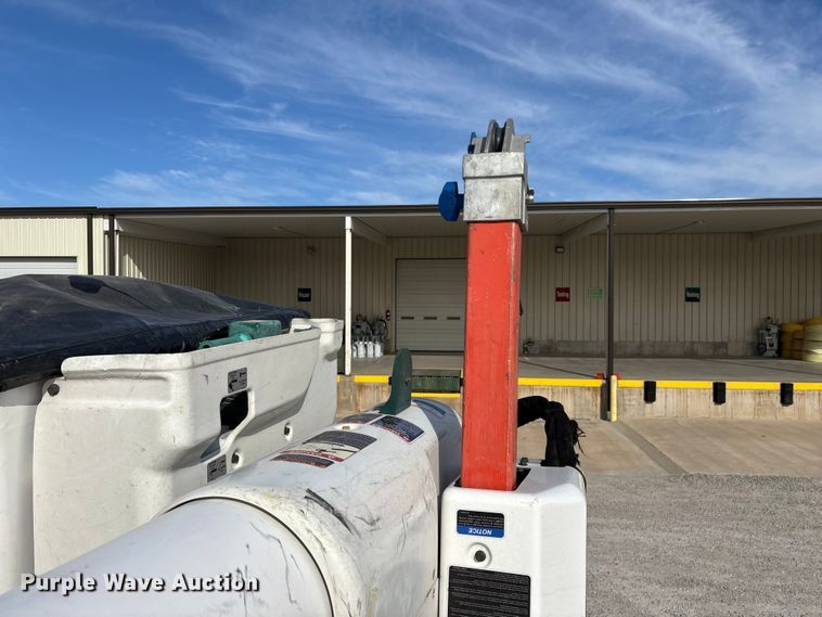 image for item FG0199 2013 Freightliner M2 bucket truck