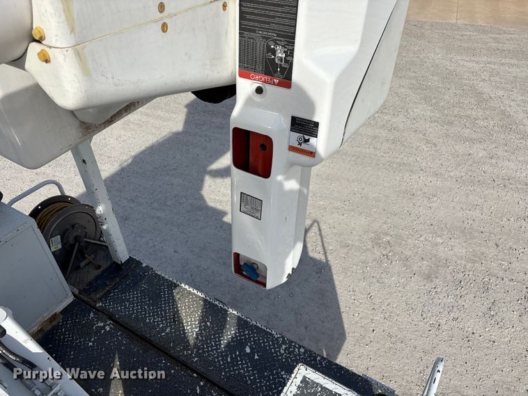 image for item FG0199 2013 Freightliner M2 bucket truck