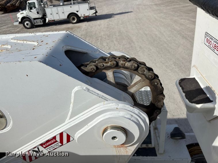 image for item FG0199 2013 Freightliner M2 bucket truck