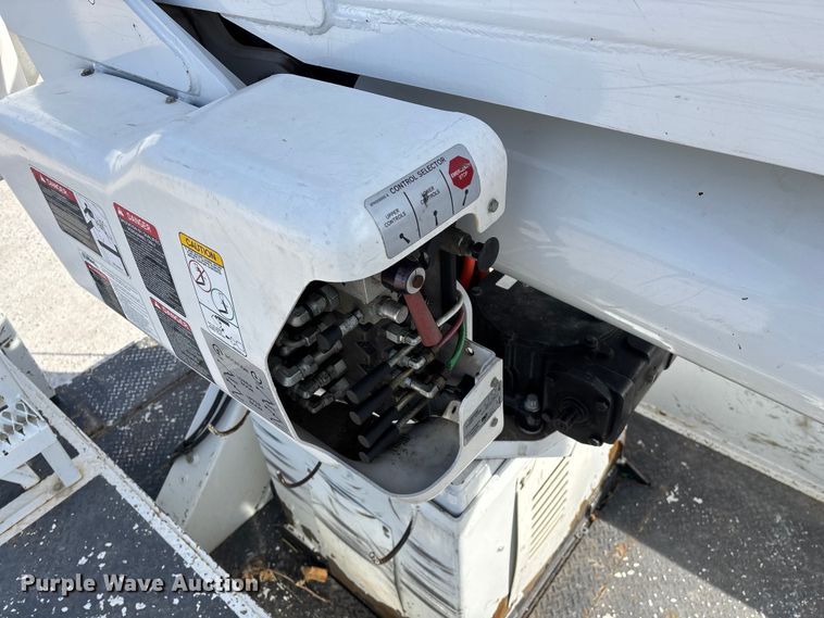 image for item FG0199 2013 Freightliner M2 bucket truck