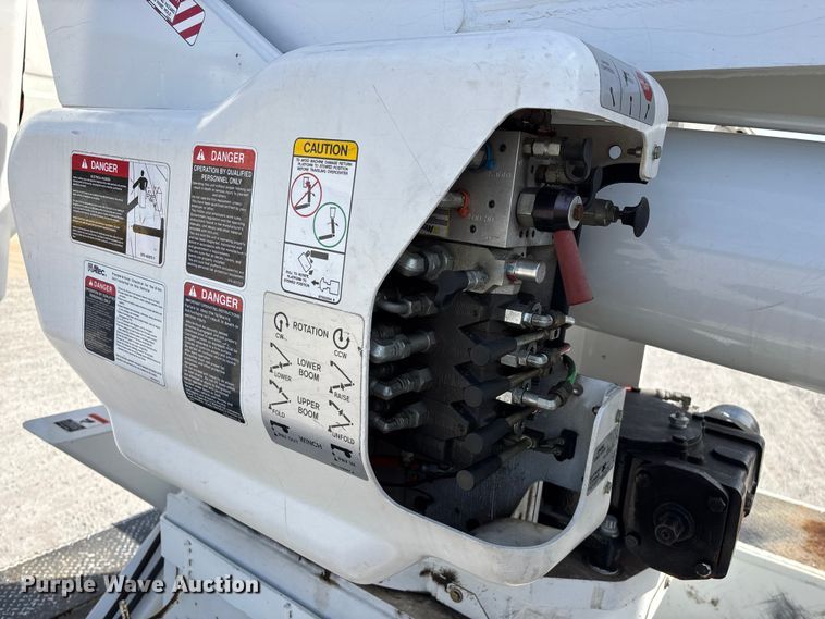 image for item FG0199 2013 Freightliner M2 bucket truck