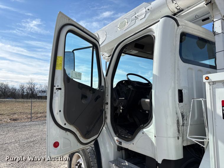 image for item FG0199 2013 Freightliner M2 bucket truck