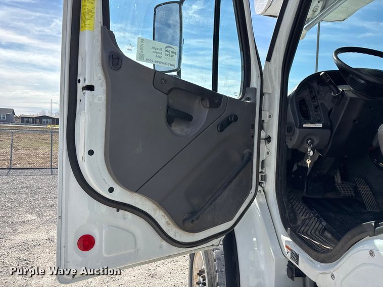 image for item FG0199 2013 Freightliner M2 bucket truck