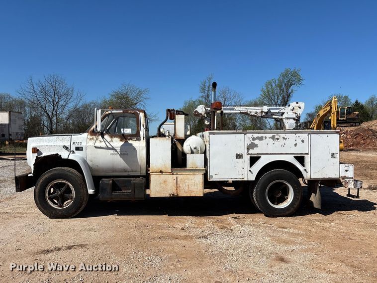 image for item FG0225 1987 GMC 7000 utility / service truck