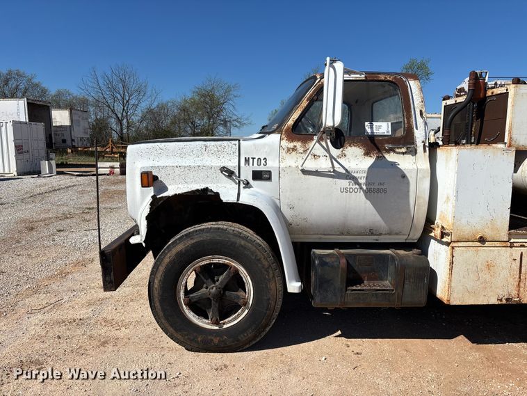 image for item FG0225 1987 GMC 7000 utility / service truck