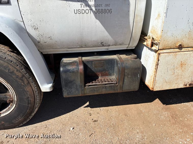 image for item FG0225 1987 GMC 7000 utility / service truck