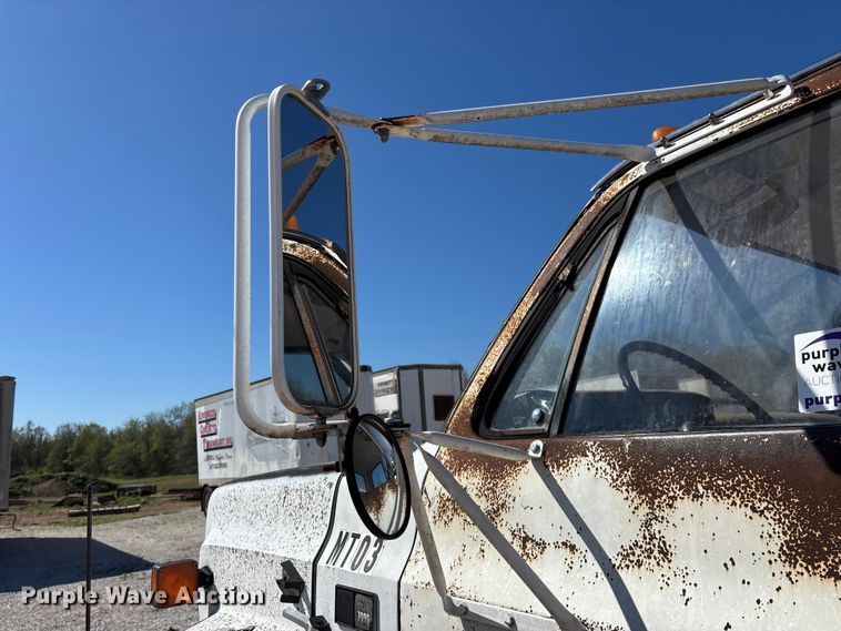 image for item FG0225 1987 GMC 7000 utility / service truck