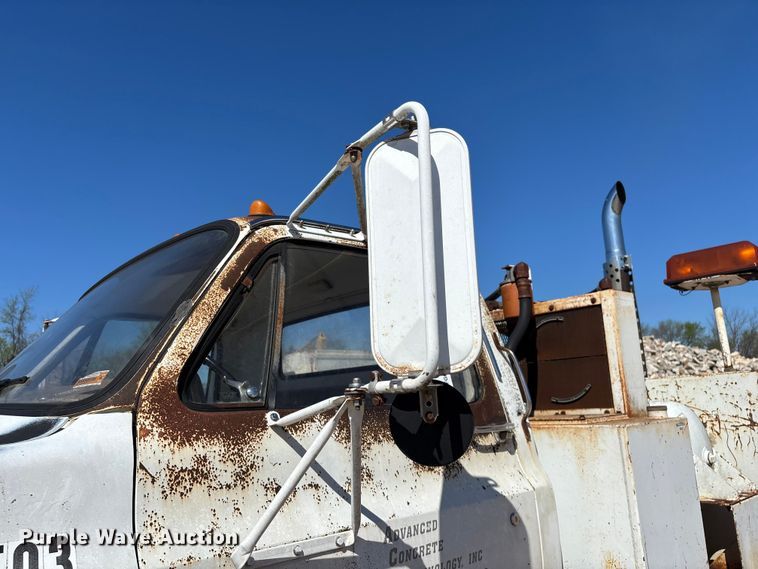 image for item FG0225 1987 GMC 7000 utility / service truck