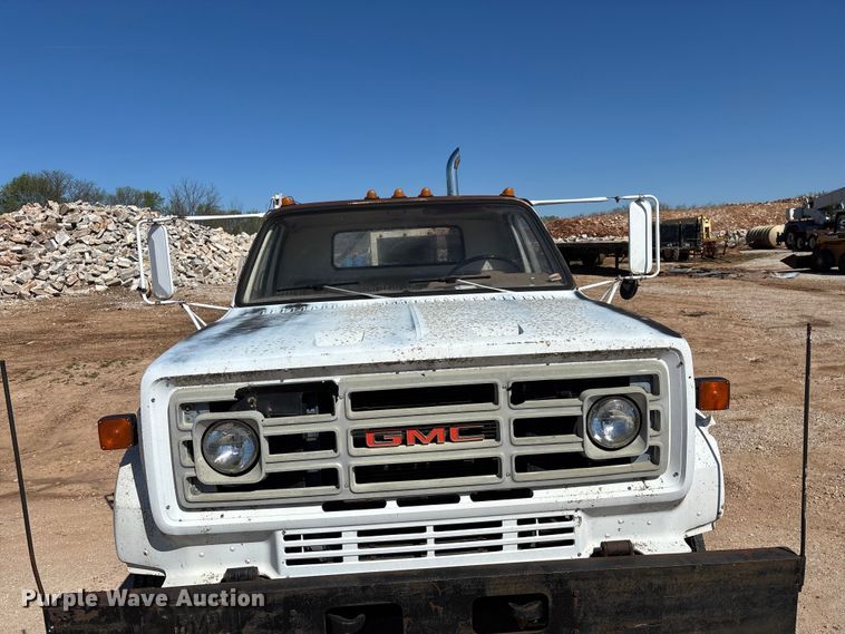 image for item FG0225 1987 GMC 7000 utility / service truck