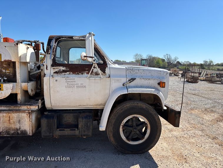 image for item FG0225 1987 GMC 7000 utility / service truck