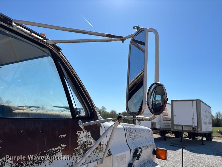 image for item FG0225 1987 GMC 7000 utility / service truck