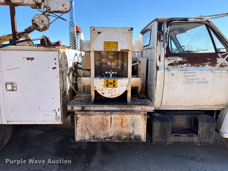 image for item FG0225 1987 GMC 7000 utility / service truck