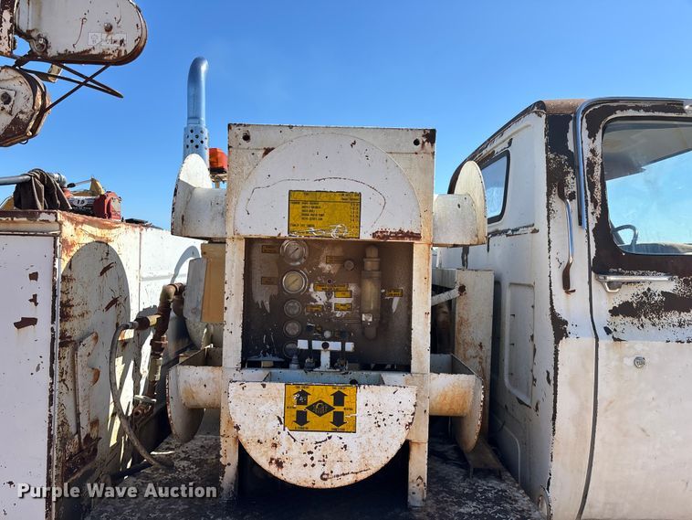 image for item FG0225 1987 GMC 7000 utility / service truck