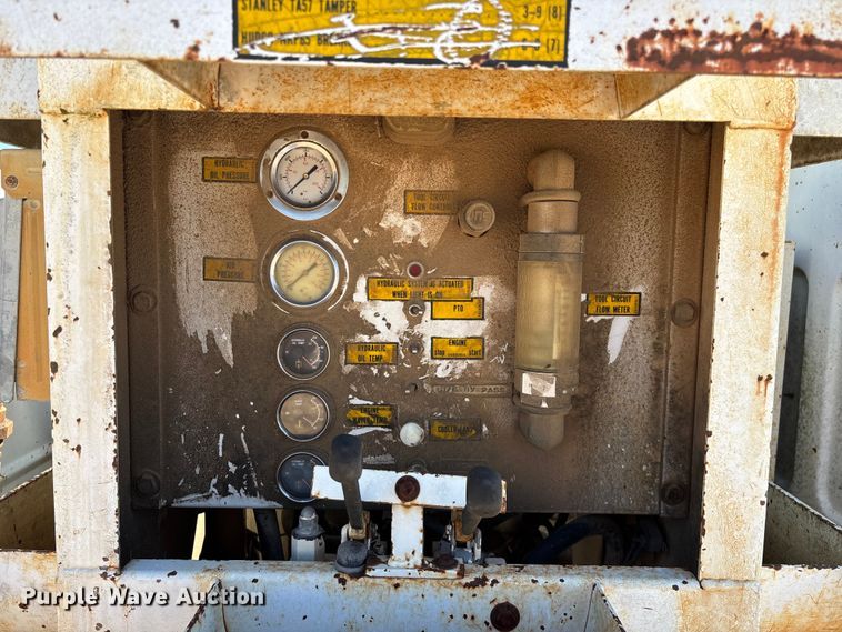 image for item FG0225 1987 GMC 7000 utility / service truck