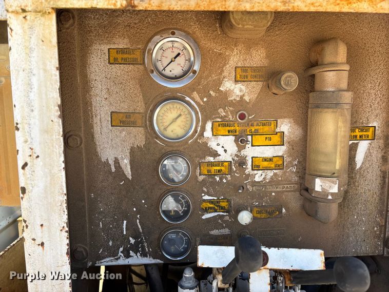 image for item FG0225 1987 GMC 7000 utility / service truck