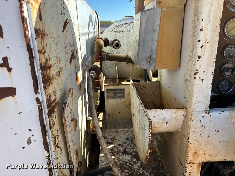 image for item FG0225 1987 GMC 7000 utility / service truck