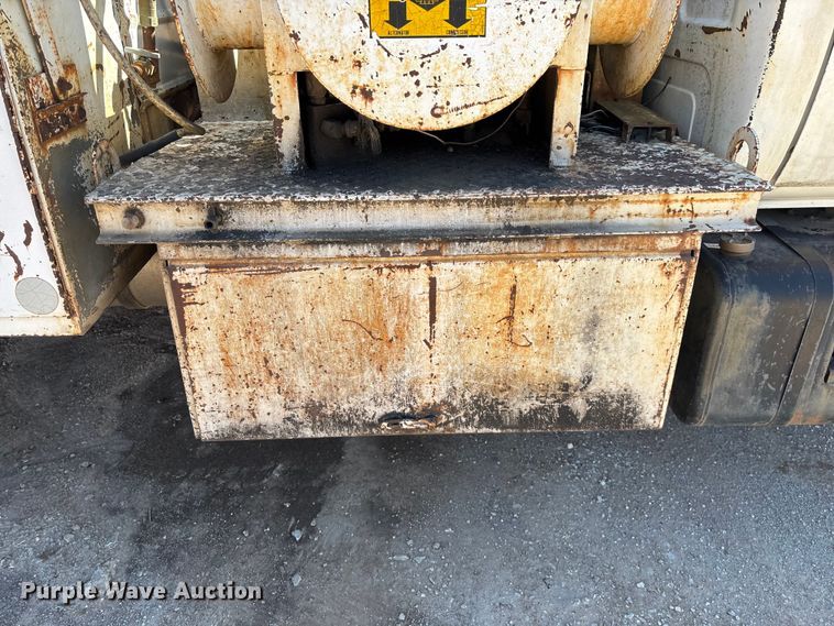 image for item FG0225 1987 GMC 7000 utility / service truck