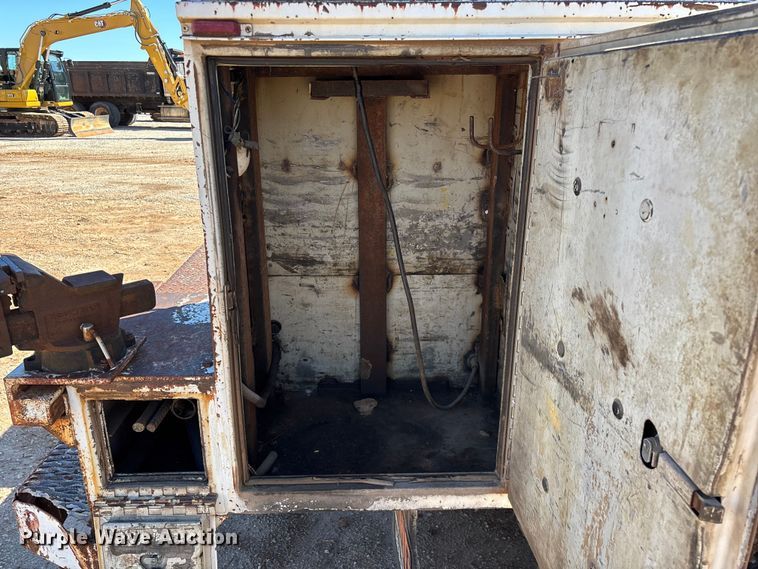 image for item FG0225 1987 GMC 7000 utility / service truck