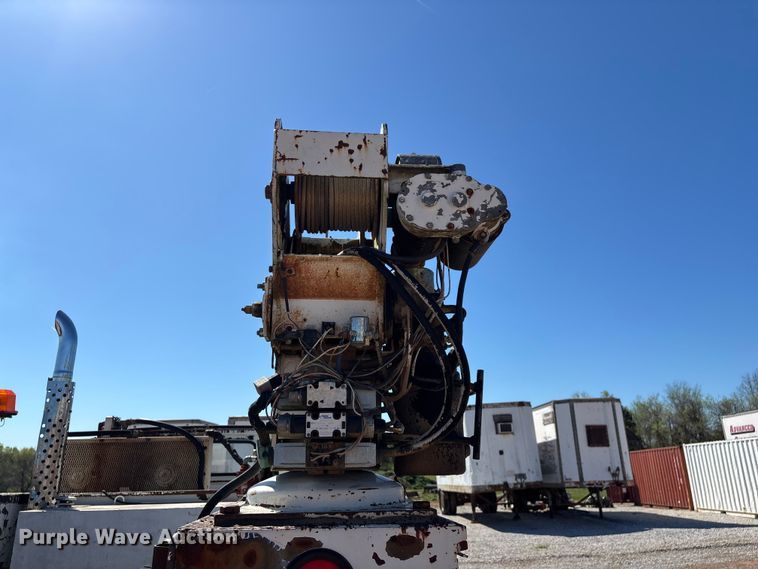 image for item FG0225 1987 GMC 7000 utility / service truck