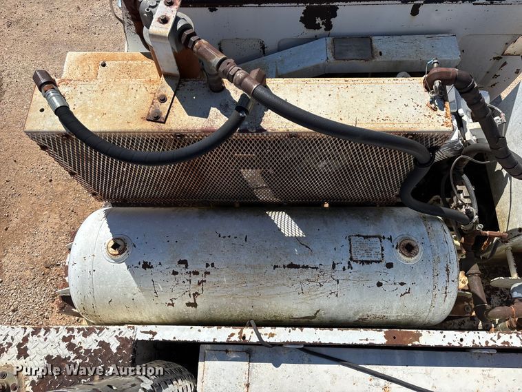 image for item FG0225 1987 GMC 7000 utility / service truck