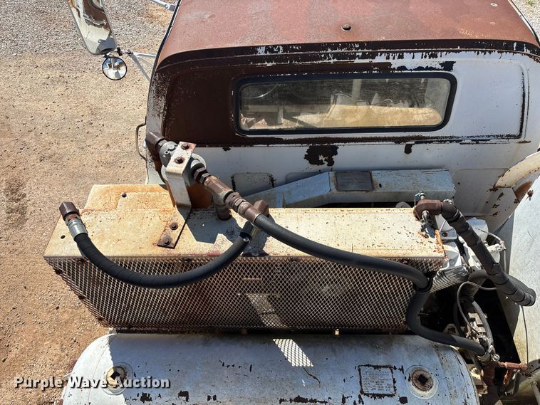 image for item FG0225 1987 GMC 7000 utility / service truck