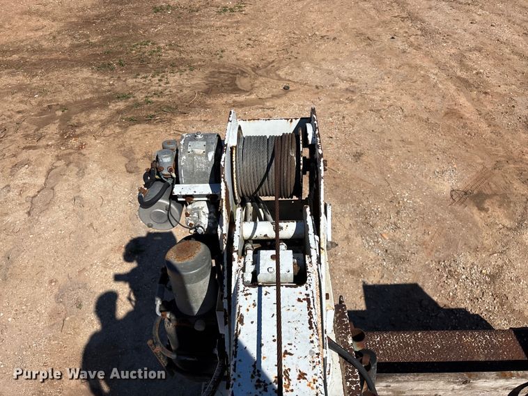 image for item FG0225 1987 GMC 7000 utility / service truck