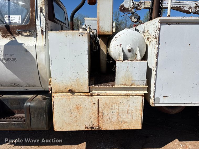 image for item FG0225 1987 GMC 7000 utility / service truck