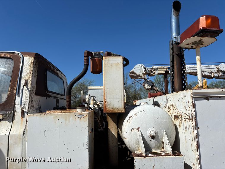 image for item FG0225 1987 GMC 7000 utility / service truck