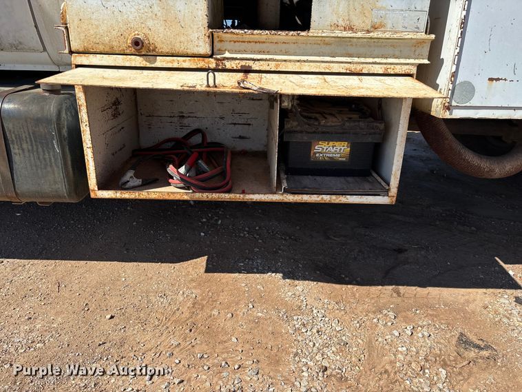 image for item FG0225 1987 GMC 7000 utility / service truck