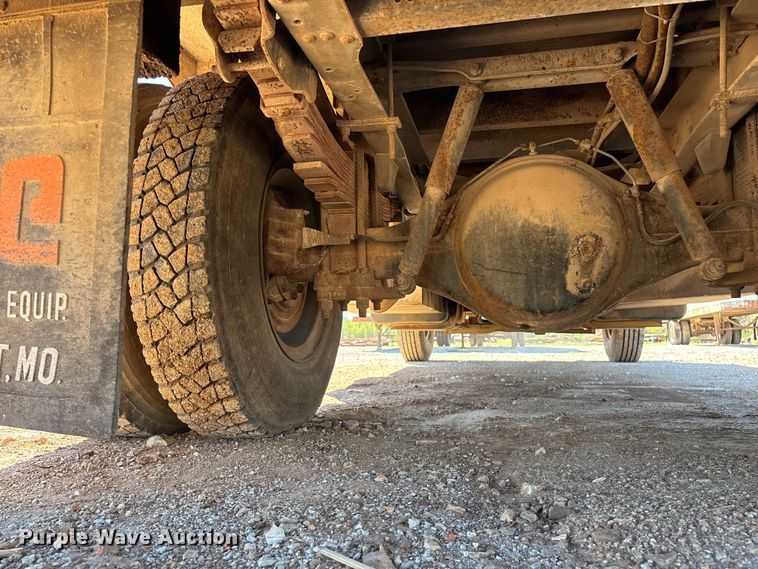 image for item FG0225 1987 GMC 7000 utility / service truck