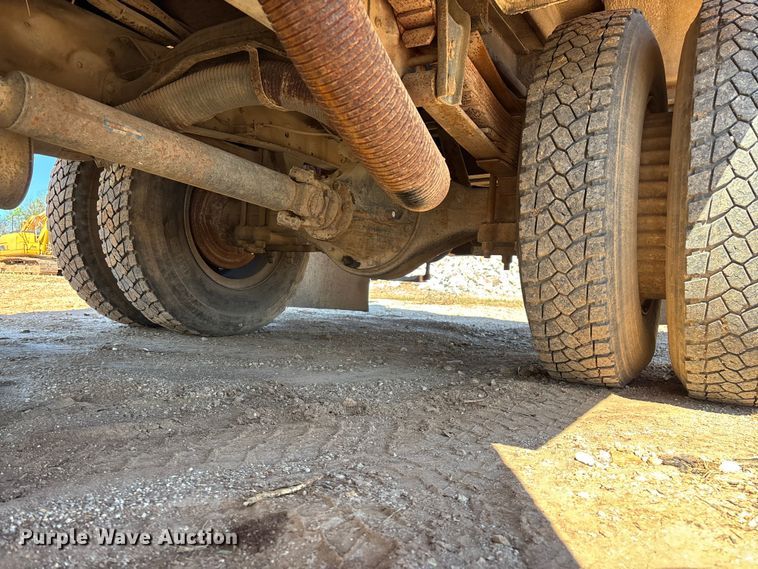 image for item FG0225 1987 GMC 7000 utility / service truck