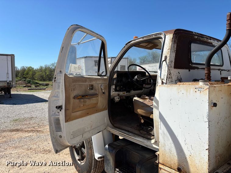 image for item FG0225 1987 GMC 7000 utility / service truck