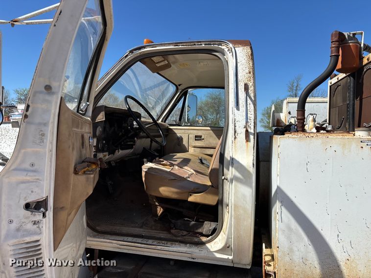 image for item FG0225 1987 GMC 7000 utility / service truck