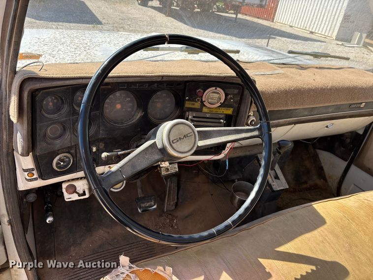 image for item FG0225 1987 GMC 7000 utility / service truck