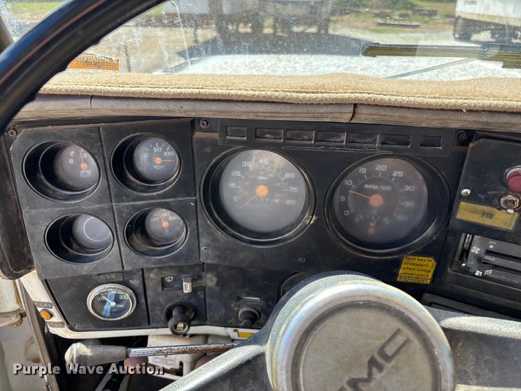image for item FG0225 1987 GMC 7000 utility / service truck