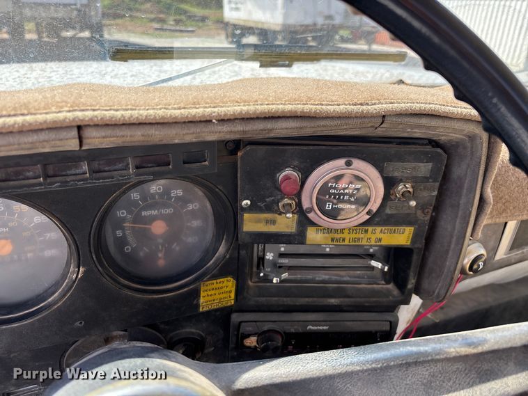 image for item FG0225 1987 GMC 7000 utility / service truck