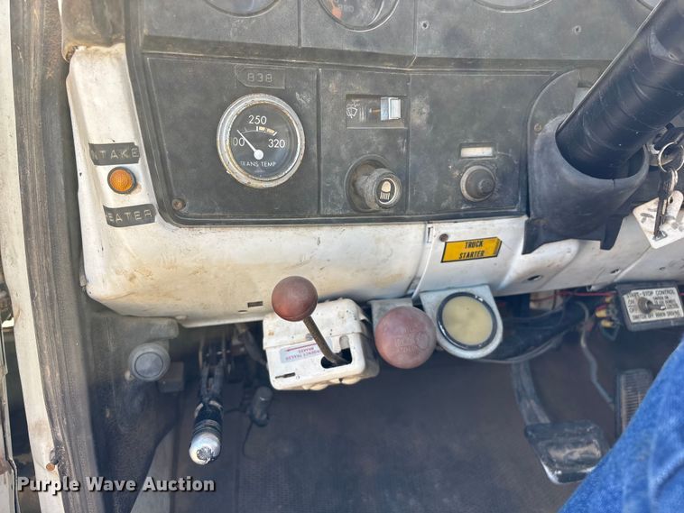 image for item FG0225 1987 GMC 7000 utility / service truck