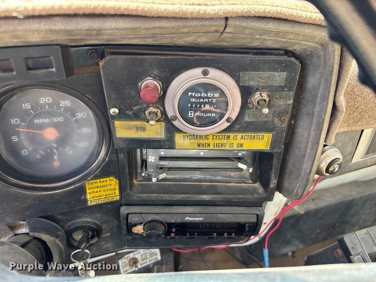 image for item FG0225 1987 GMC 7000 utility / service truck