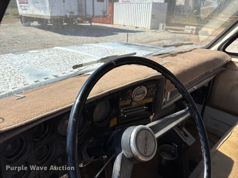 image for item FG0225 1987 GMC 7000 utility / service truck