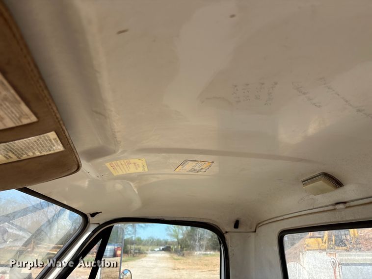 image for item FG0225 1987 GMC 7000 utility / service truck