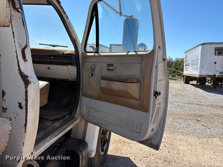 image for item FG0225 1987 GMC 7000 utility / service truck