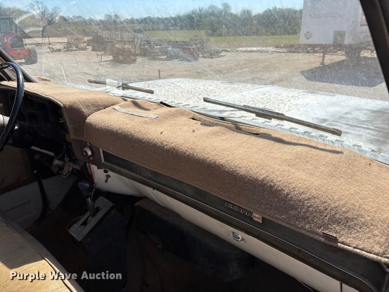 image for item FG0225 1987 GMC 7000 utility / service truck