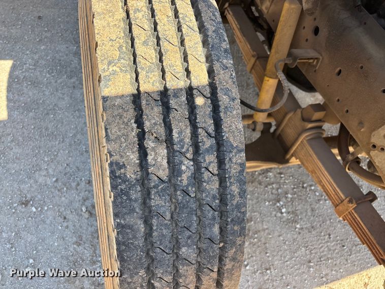 image for item FG0225 1987 GMC 7000 utility / service truck