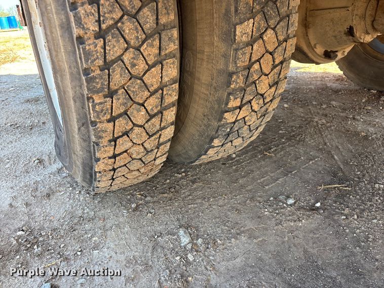 image for item FG0225 1987 GMC 7000 utility / service truck