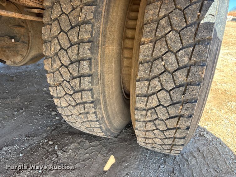 image for item FG0225 1987 GMC 7000 utility / service truck