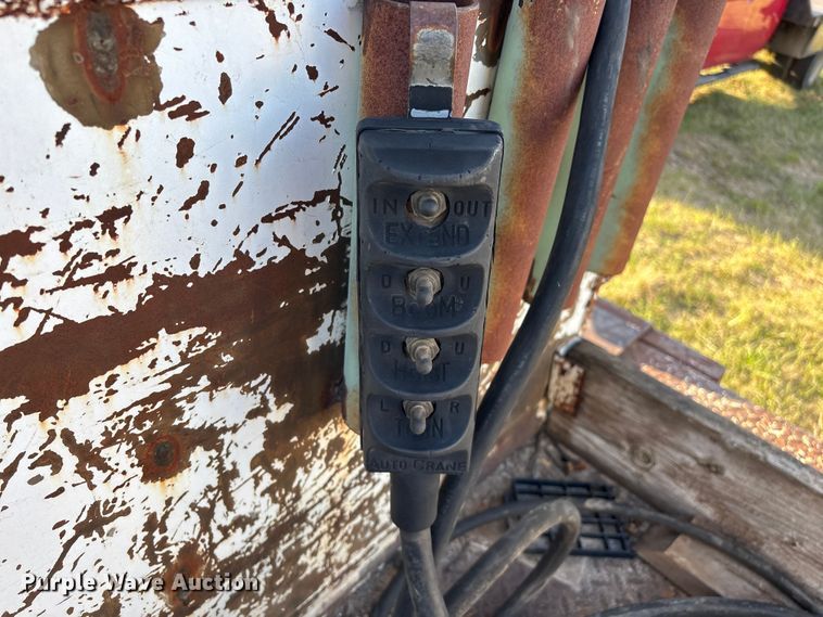 image for item FG0225 1987 GMC 7000 utility / service truck