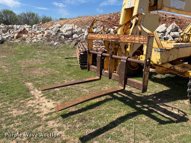 image for item FG0230 Pettibone 8042 telehandler