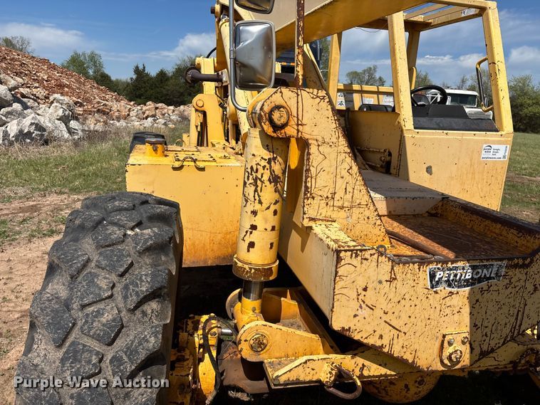 image for item FG0230 Pettibone 8042 telehandler