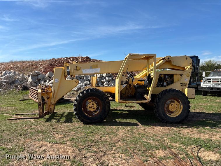 image for item FG0230 Pettibone 8042 telehandler