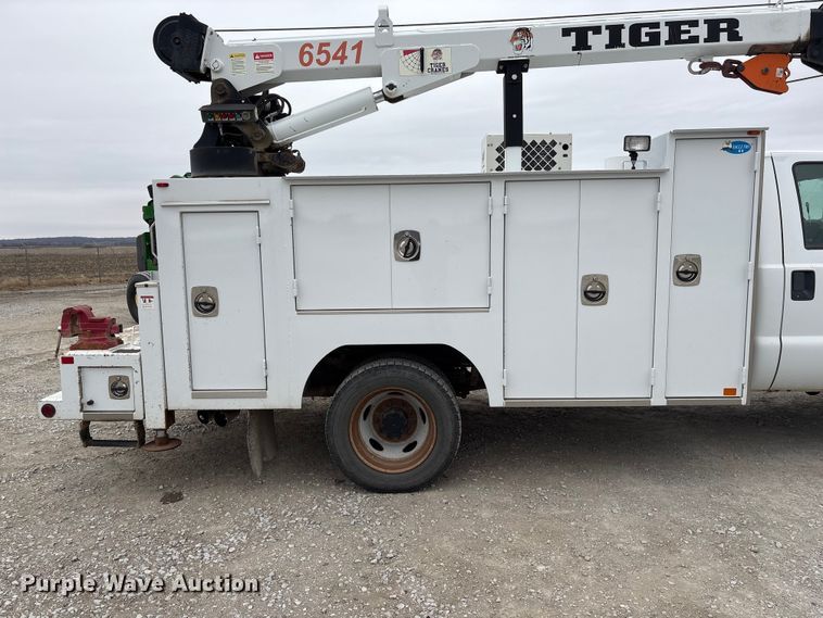 image for item FG2636 2011 Ford F550 Super Duty utility / service truck